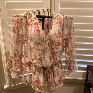 Vince Camuto blouse  like new